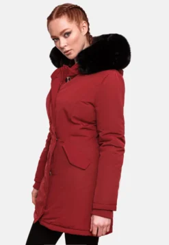 Marikoo Parkas Parka D’hiver Karmaa Femme Rouge -Marikoo bd52bce8c23c04e082c299568fd40a9a scaled