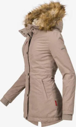 Marikoo Parkas Parka D’hiver Akira Femme Camel -Marikoo f6397c1fa6ed3d8a5fbe8fabea556cb3 scaled